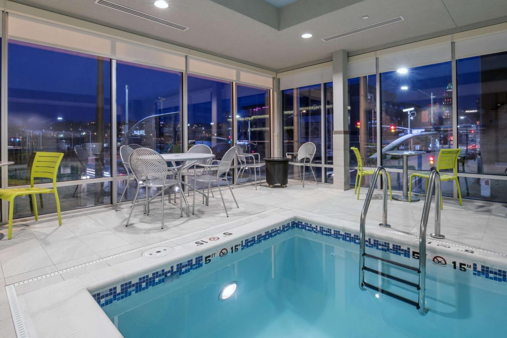 Home2 Kansas Downtown Hotel 3*